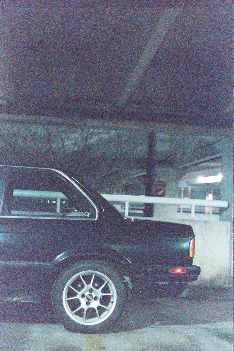 Illustration for article titled So I tried shooting Natura1600 at dusk/night